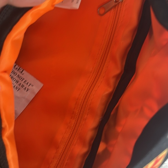 Tinyat Fanny Pack NWOT Floral multi Color lots of space inside - Picture 6 of 8